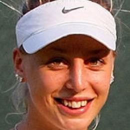 Naomi Broady logo